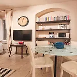 Apartman - The Rose Of